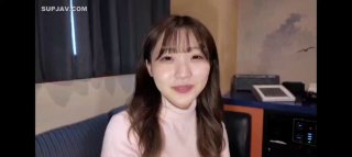 颜值不错网红脸妹子，口交上位骑坐自己动后人猛操，呻吟娇喘非常诱人